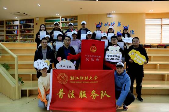 说明: E:\p站视频
重要获奖\照片素材\1、“保驾护航”普法宣传照片\2020年11月赴月雅河小学开展普法志愿服务活动.jpg